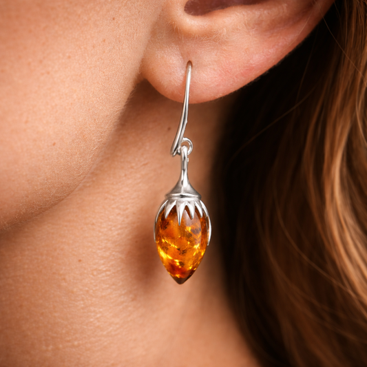 Orecchini Pendenti in Ambra Cognac a Marquise con Griffe