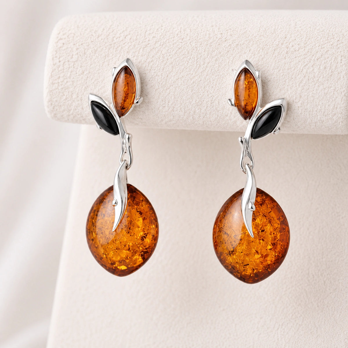 Orecchini Pendenti in Ambra Cognac con Marquise e Disco