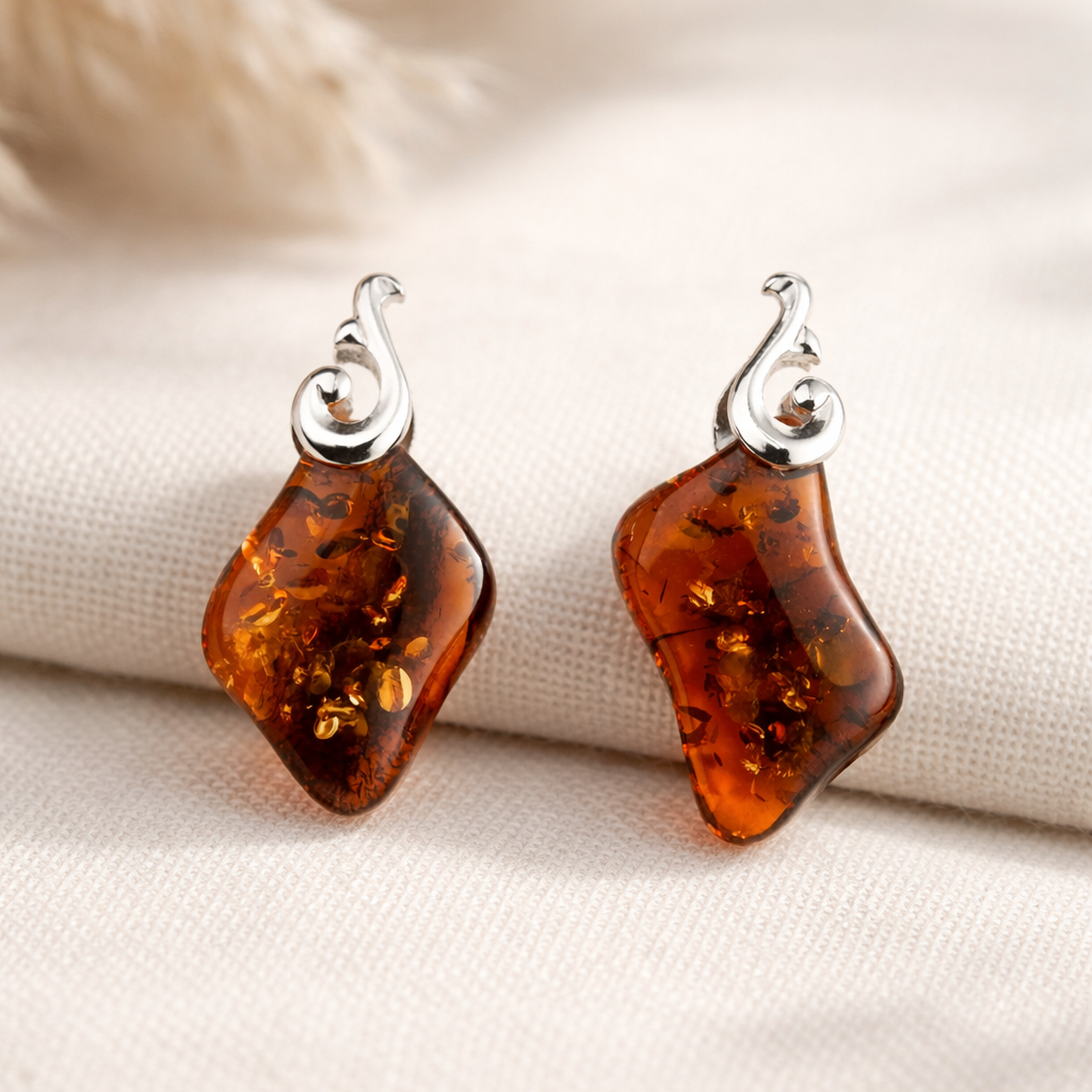 Orecchini in Ambra Cognac Forma Libera con Gancio a Voluta