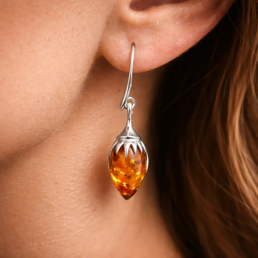 Orecchini Pendenti in Ambra Cognac a Marquise con Griffe