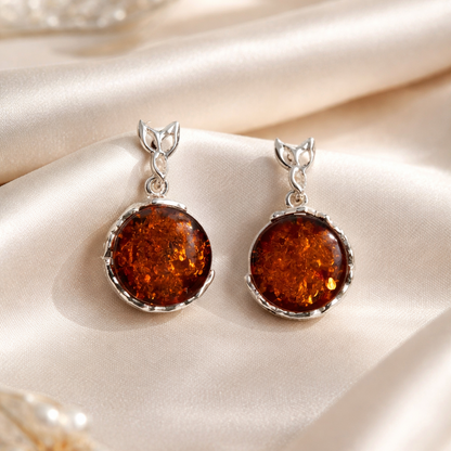 Orecchini Pendenti in Ambra Cognac Rotonda con Cornice Dentellata