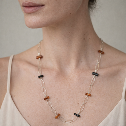 Collana Lunga in Argento con Barrette di Ambra Cognac e Scura