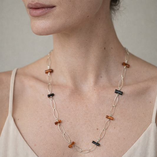 Collana Lunga in Argento con Barrette di Ambra Cognac e Scura