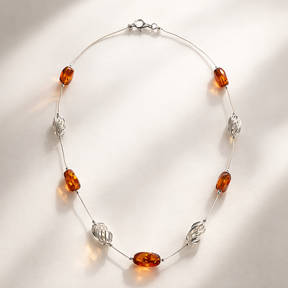 Collana in Ambra Cognac e Argento con Elementi Traforati