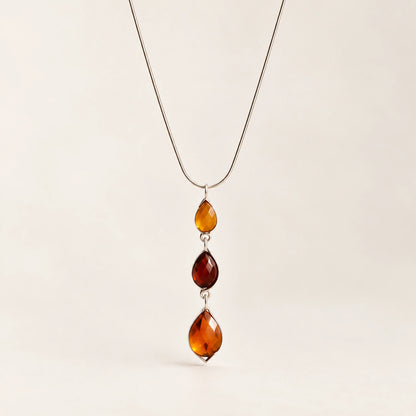 Collana in Argento con Tre Gocce di Ambra Cognac