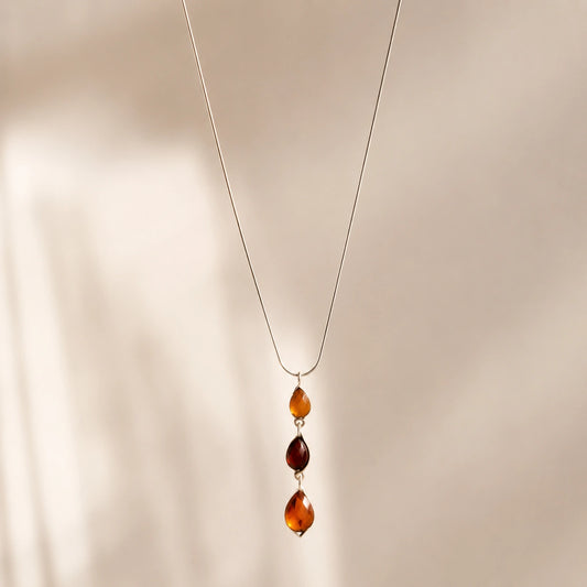 Collana in Argento con Tre Gocce di Ambra Cognac