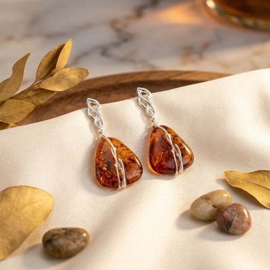 Orecchini Pendenti in Ambra Cognac con Intreccio d’Argento