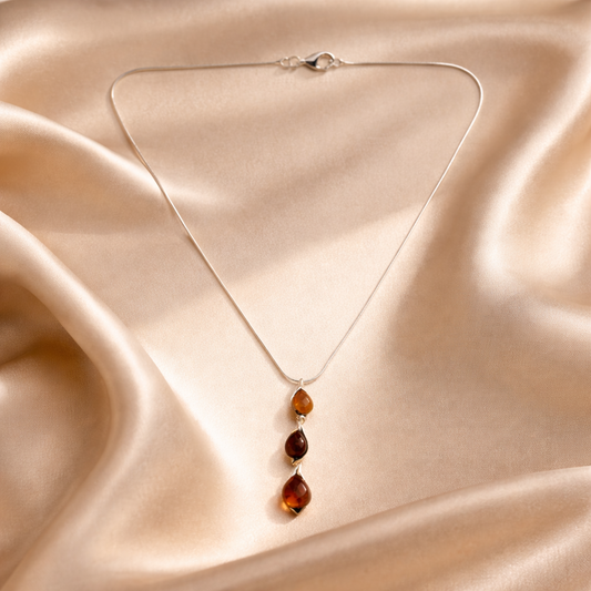 Collana in Argento con Tre Gocce di Ambra Cognac