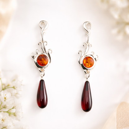 Orecchini Pendenti in Ambra Cognac e Ciliegia con Volute