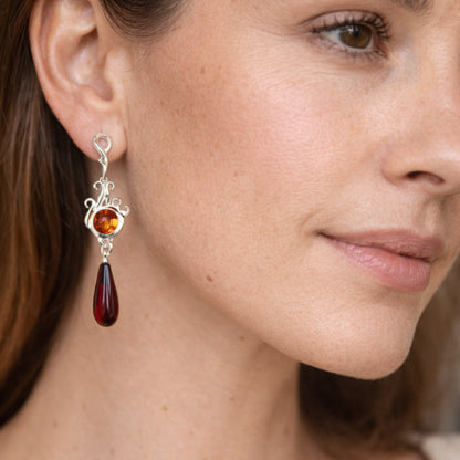 Orecchini Pendenti in Ambra Cognac e Ciliegia con Volute